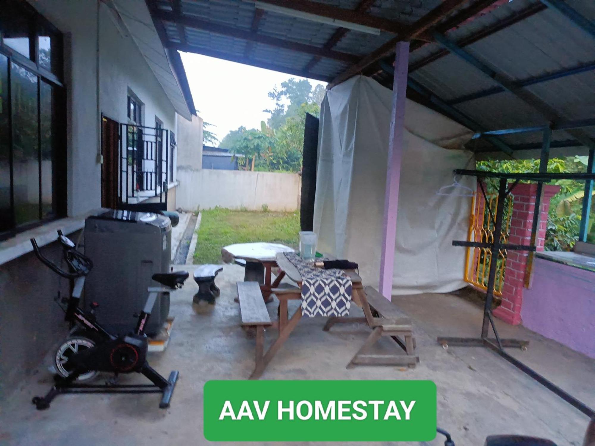 Av *